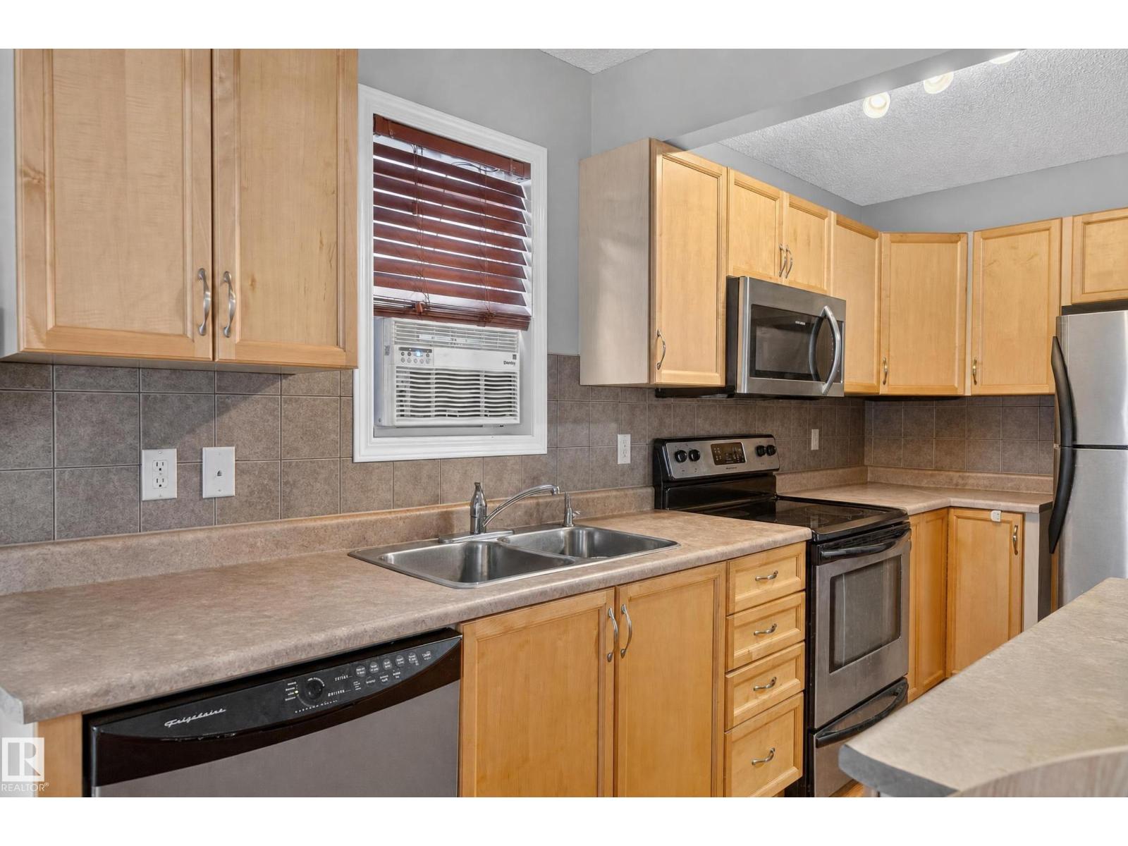 21312 48 Av Nw Property Photo 13