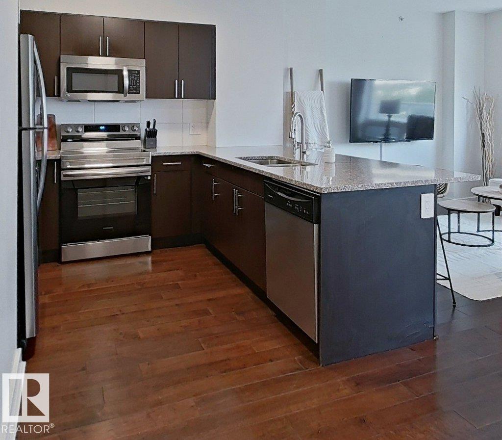 #605 10152 104 St Nw Property Photo 9