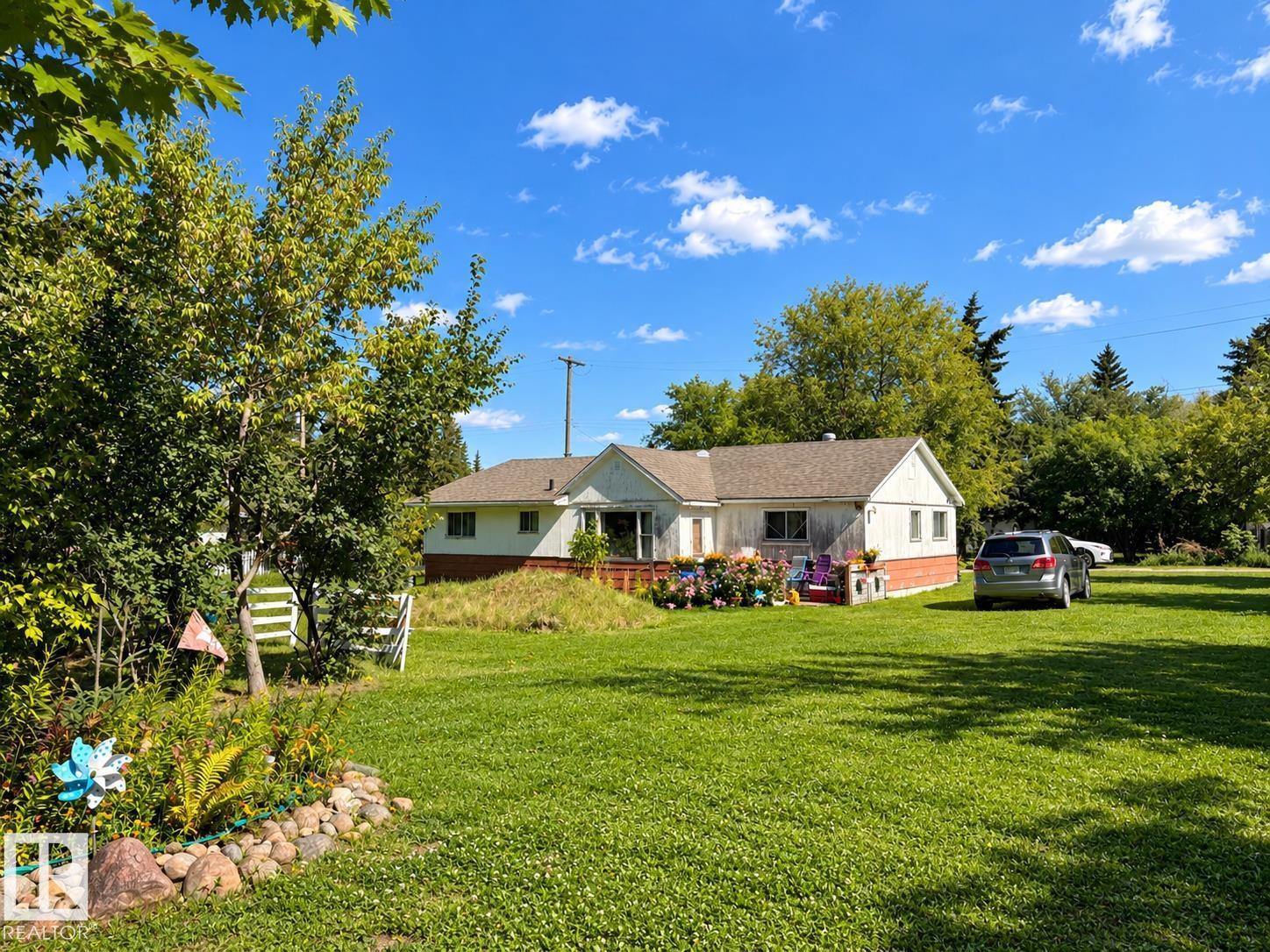 5009 51 ST Property Photo 1