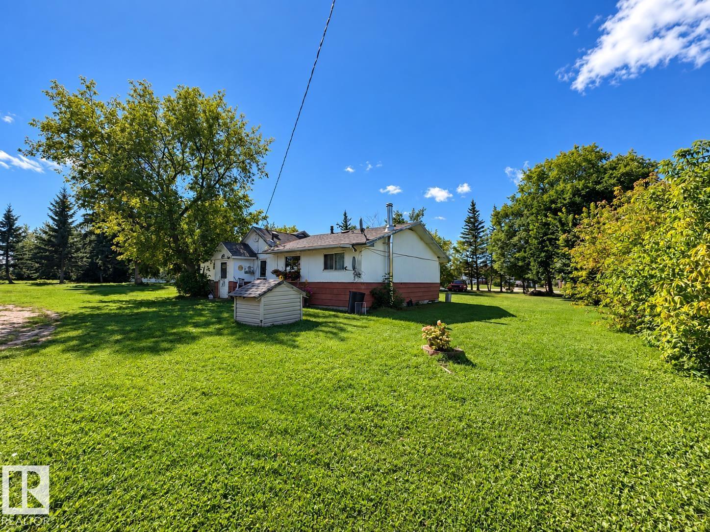 5009 51 St Property Photo 5
