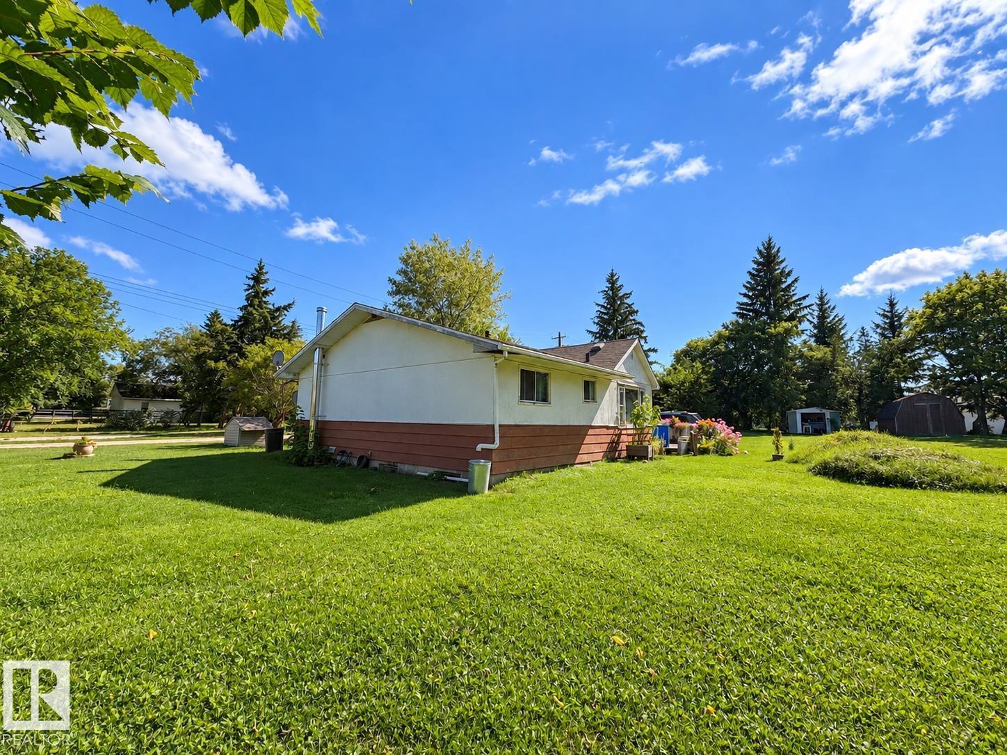 5009 51 St Property Photo 6