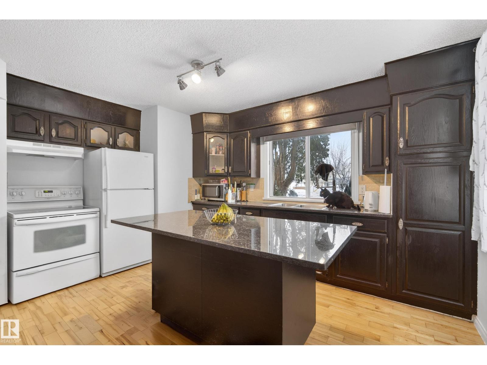 15321 110 Av Nw Property Photo 10