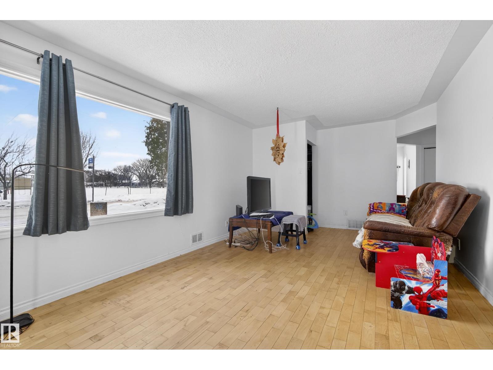 15321 110 Av Nw Property Photo 12