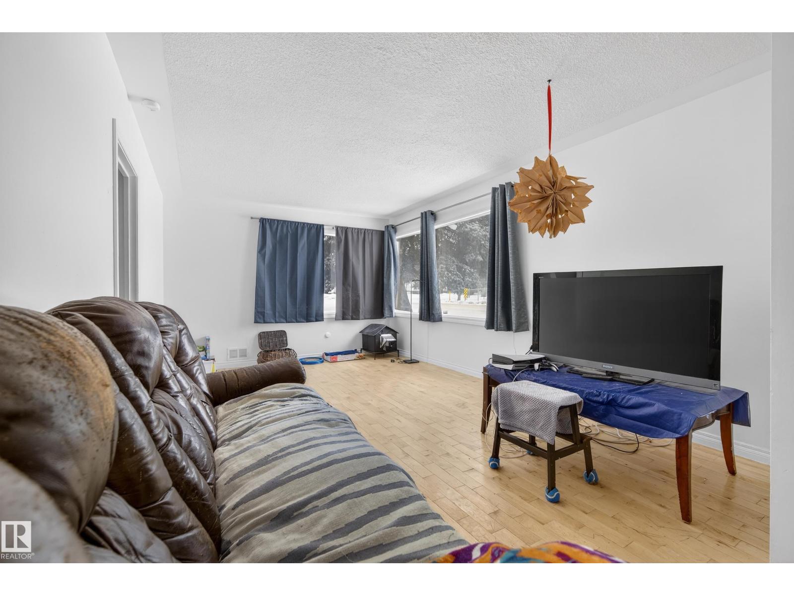 15321 110 Av Nw Property Photo 13