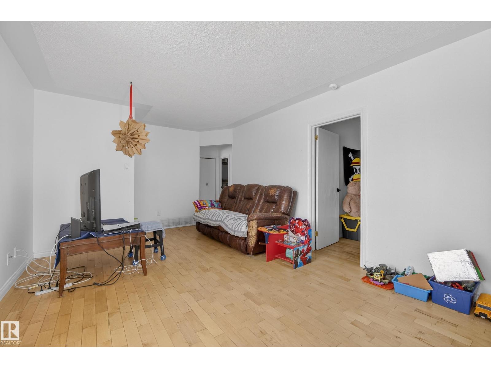15321 110 Av Nw Property Photo 14