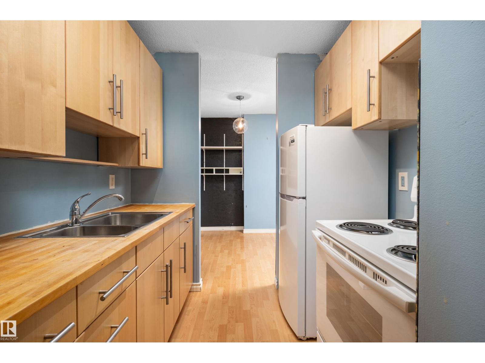 #611 13910 Stony Plain Rd Nw Property Photo 3