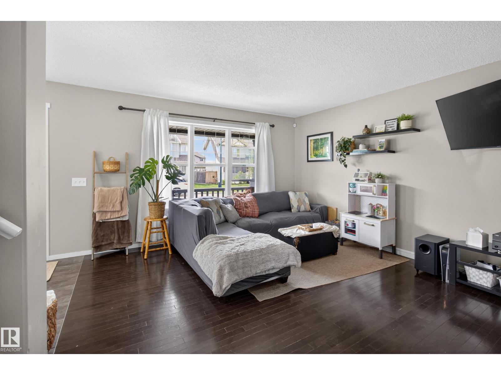 3611 12 St Nw Property Photo 5
