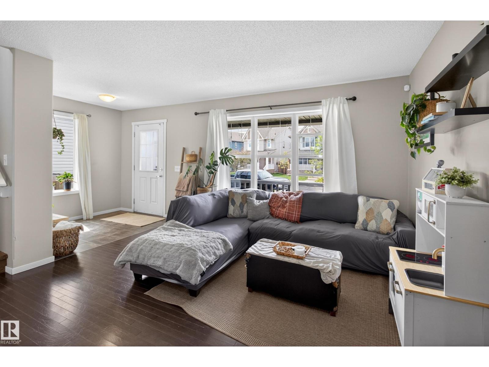 3611 12 St Nw Property Photo 6