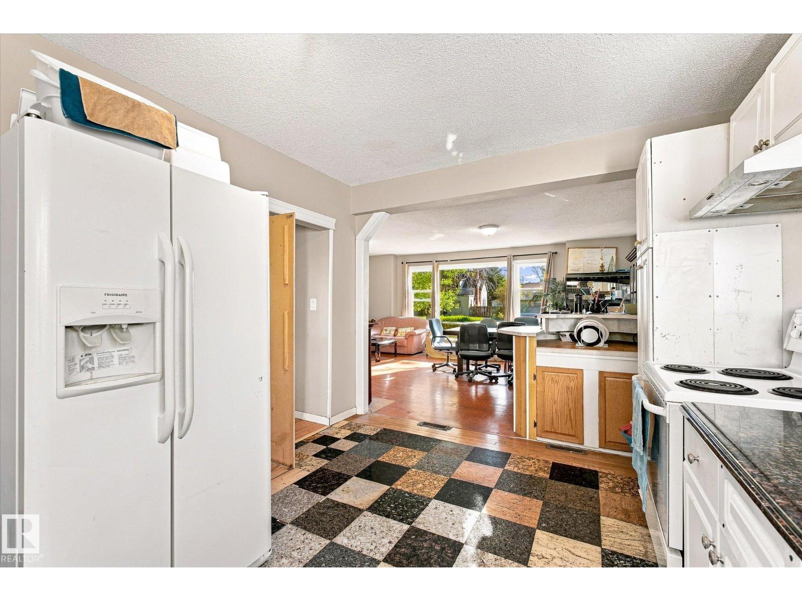 11008 109 St Nw Property Photo 22