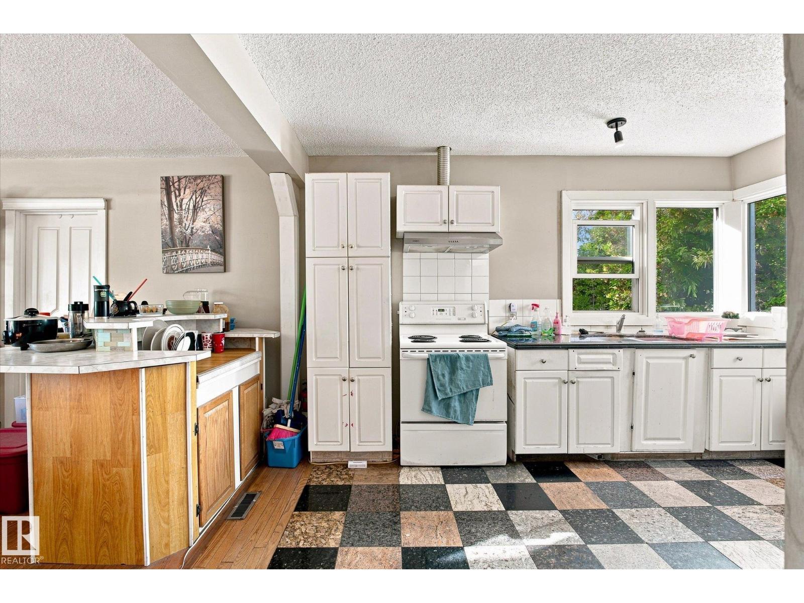 11008 109 St Nw Property Photo 23