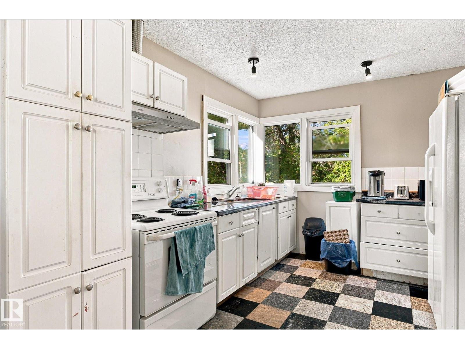11008 109 St Nw Property Photo 27