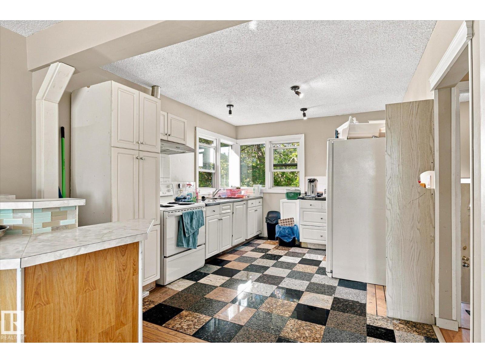 11008 109 St Nw Property Photo 30