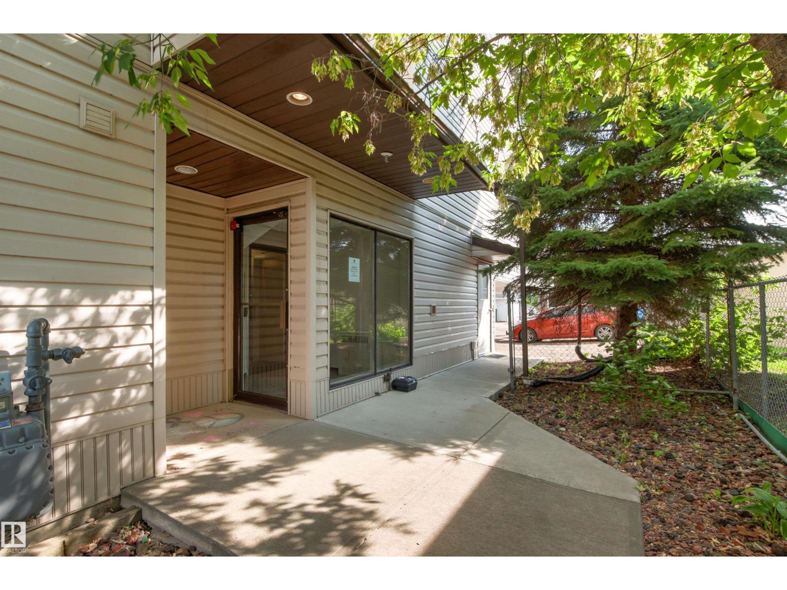 #301 9505 77 Av Nw Property Photo 2