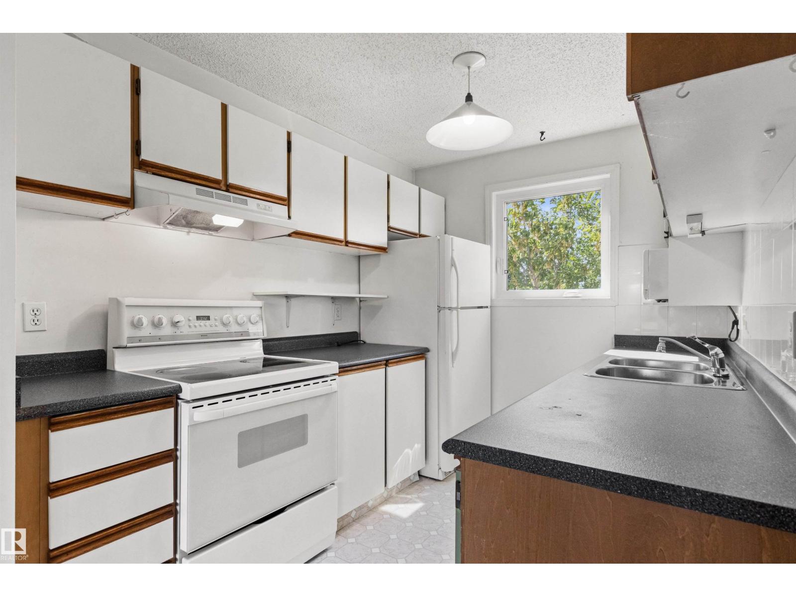 #301 9505 77 Av Nw Property Photo 13
