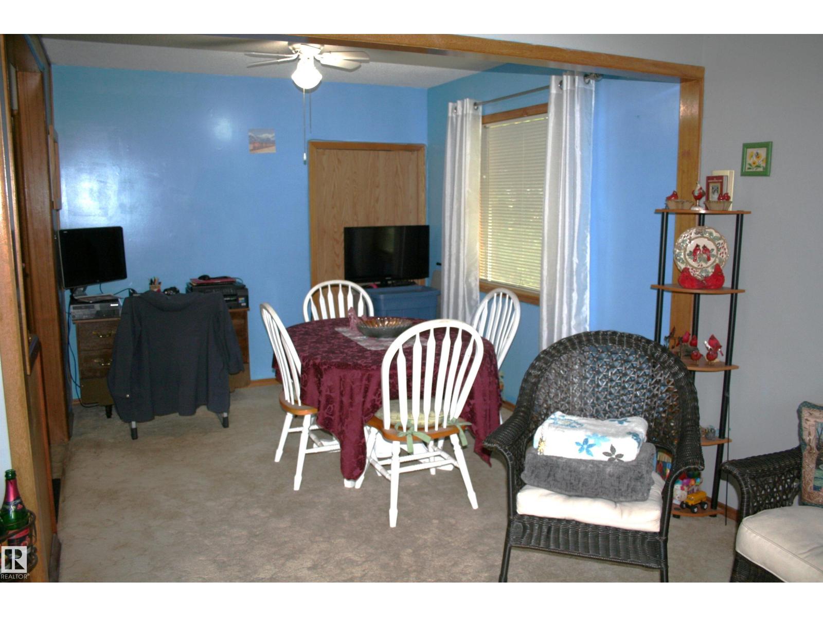 5219 52 Ave Property Photo 10
