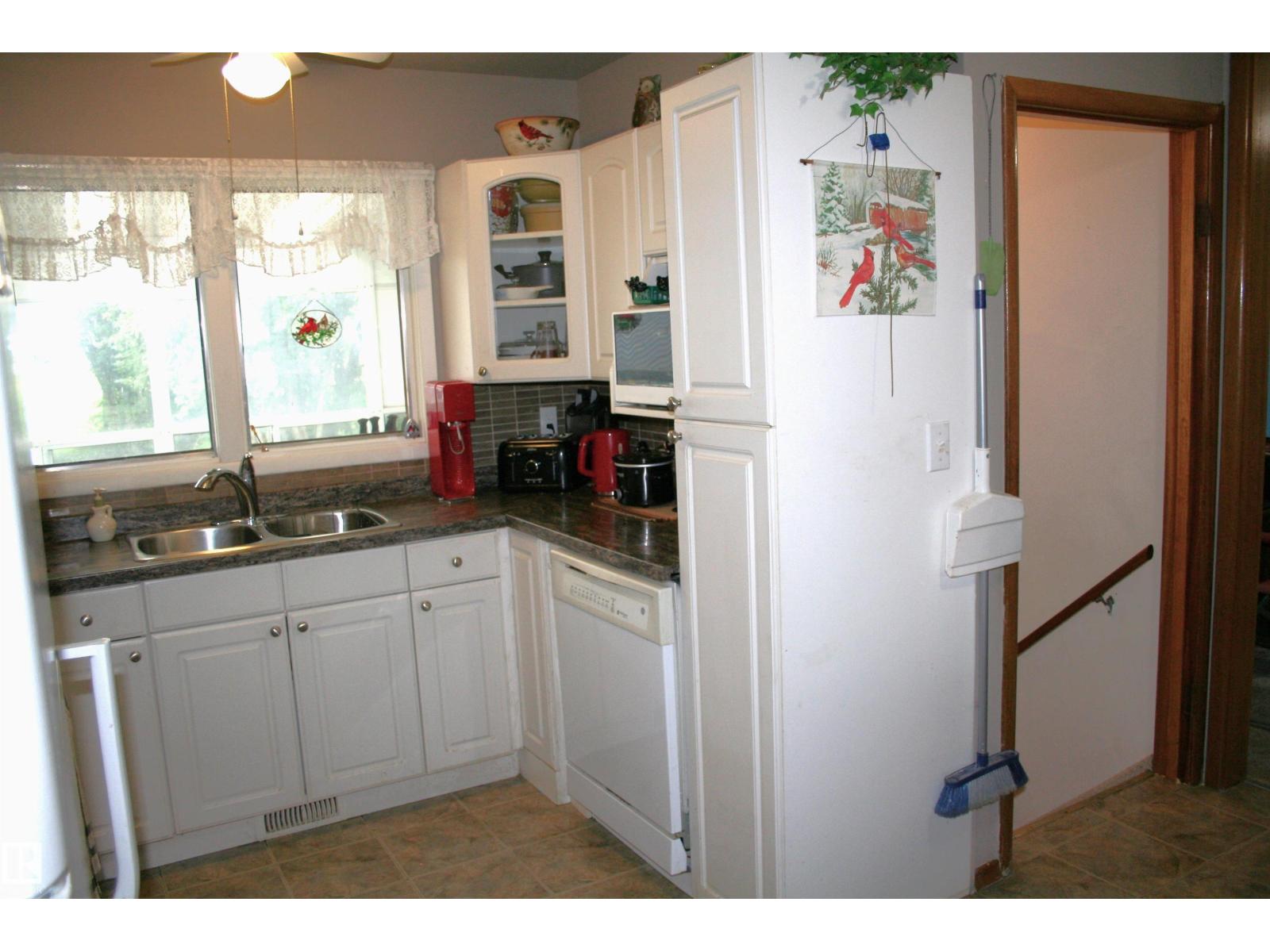 5219 52 Ave Property Photo 13