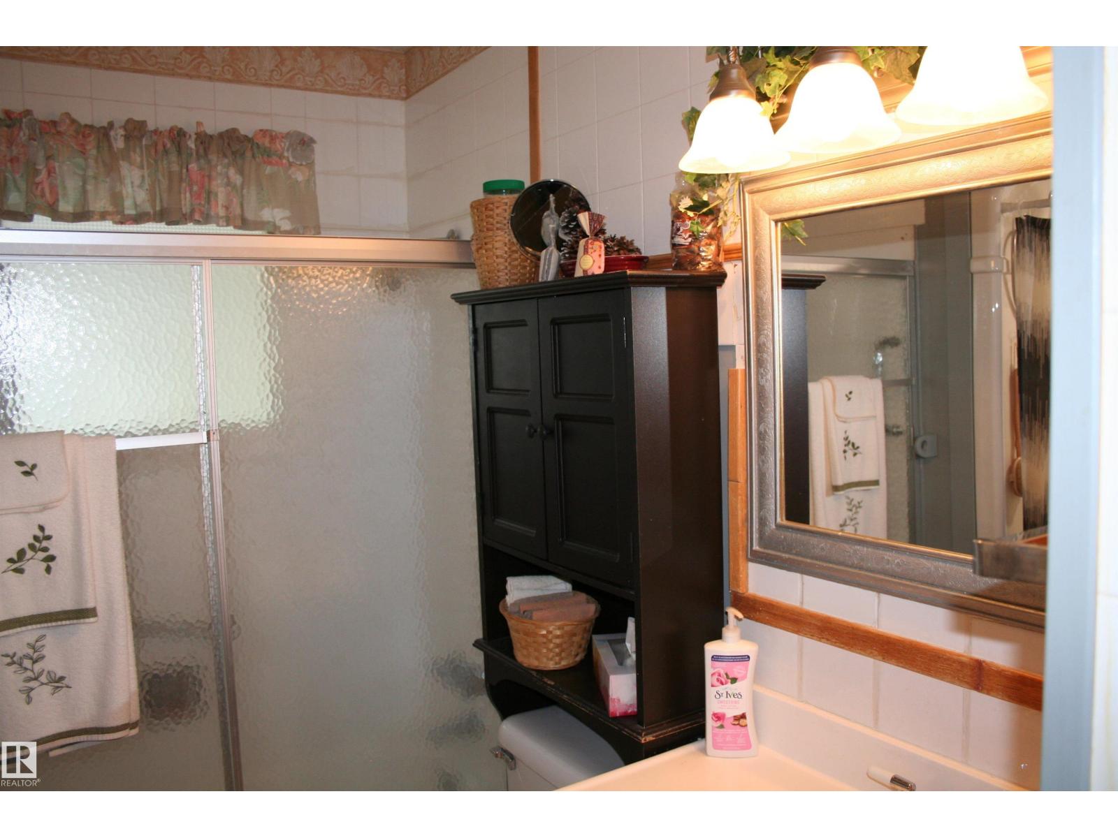 5219 52 Ave Property Photo 18