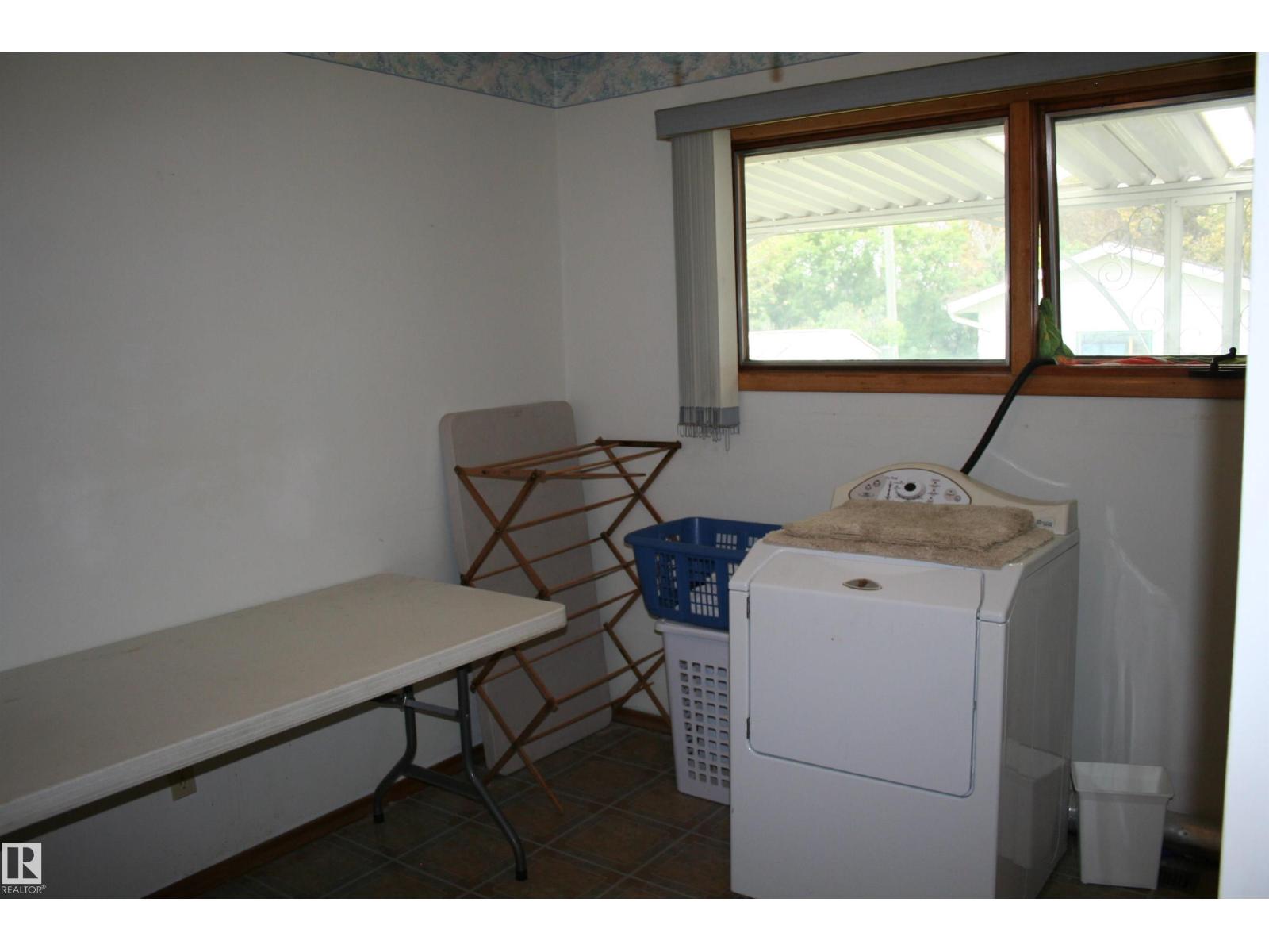 5219 52 Ave Property Photo 21