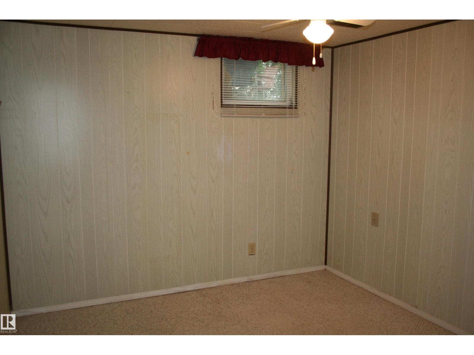 5219 52 Ave Property Photo 33