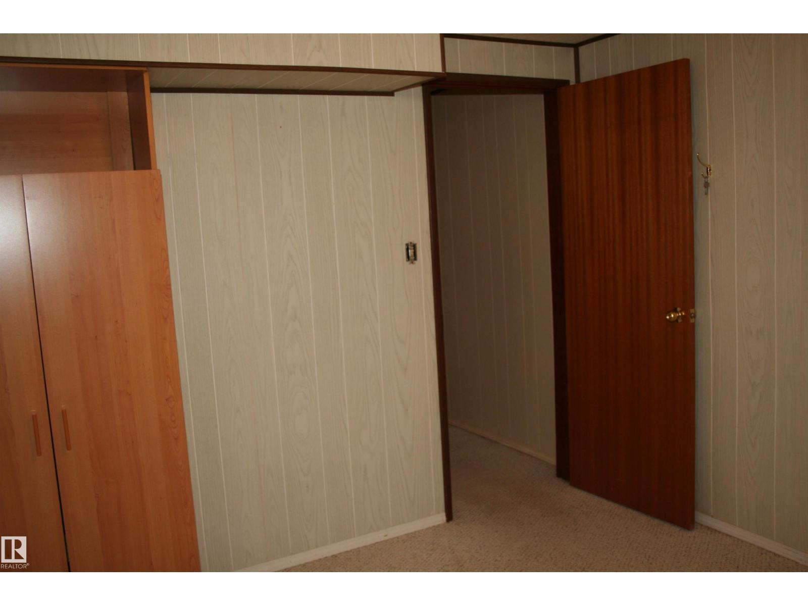 5219 52 Ave Property Photo 34