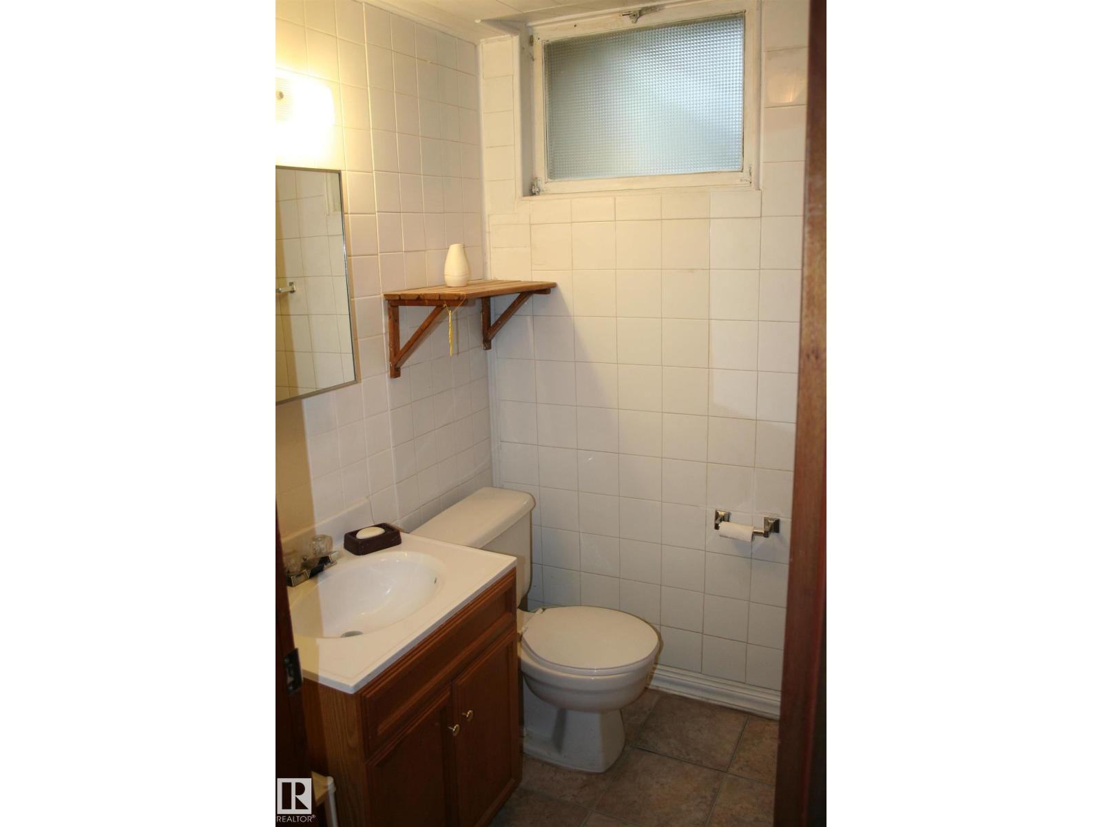 5219 52 Ave Property Photo 35