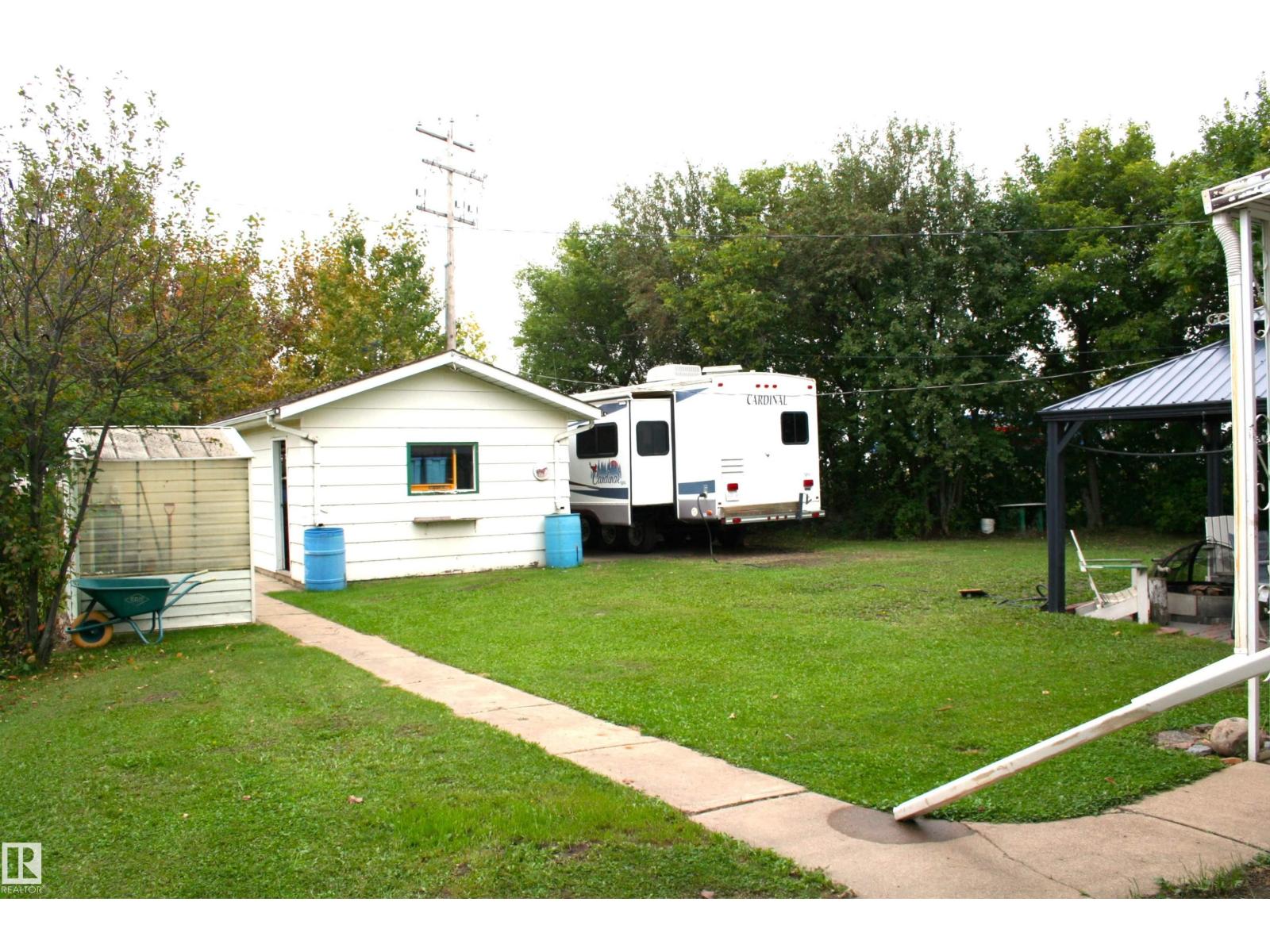 5219 52 Ave Property Photo 39