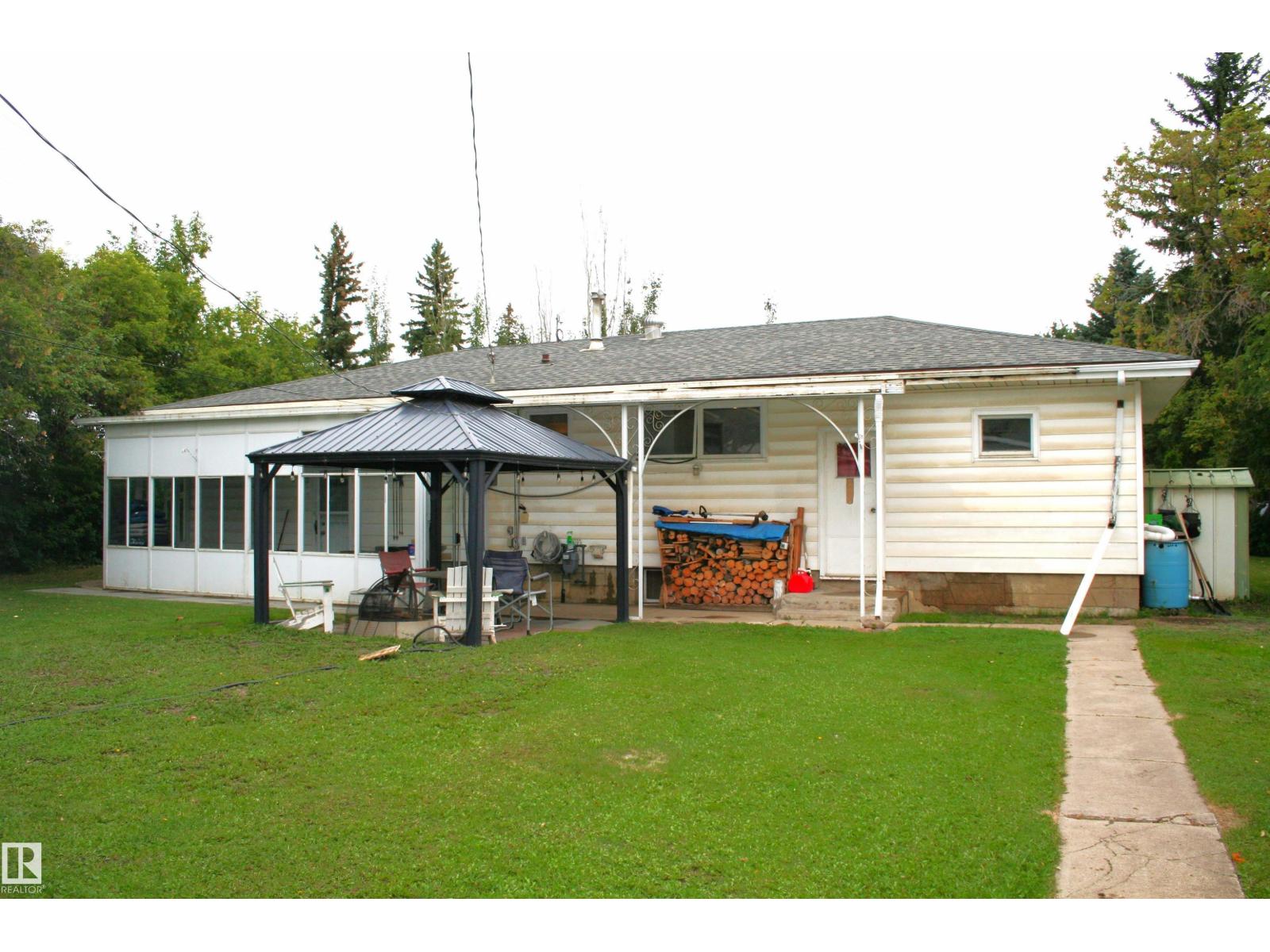 5219 52 Ave Property Photo 40