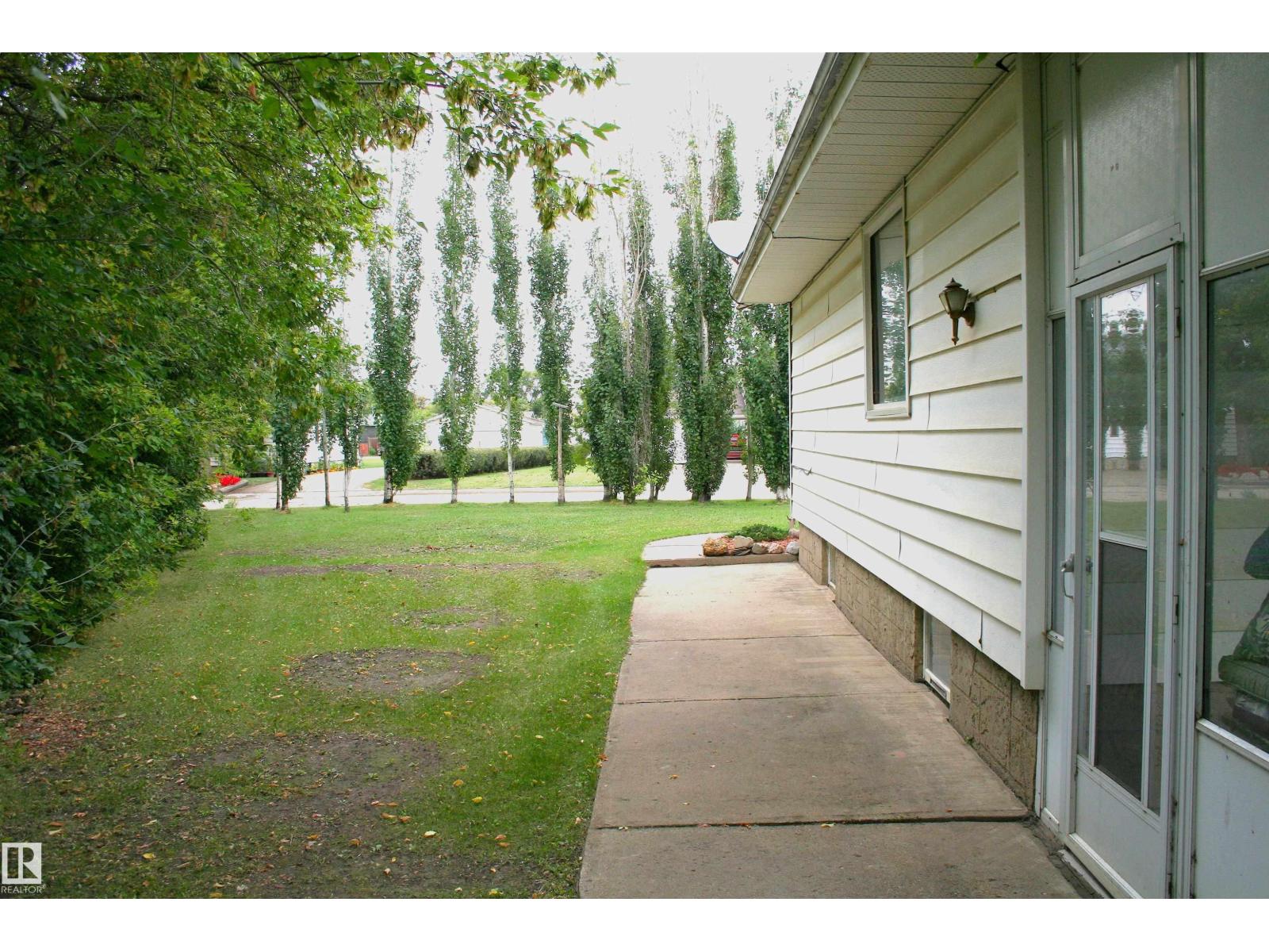 5219 52 Ave Property Photo 41