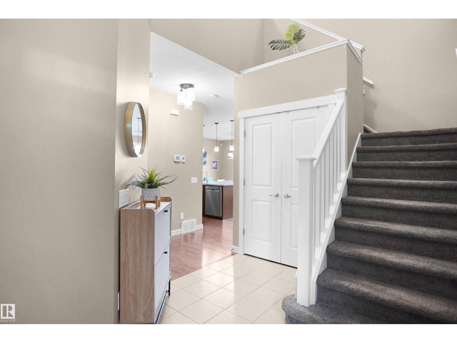 7812 18 Av Sw Property Photo 4