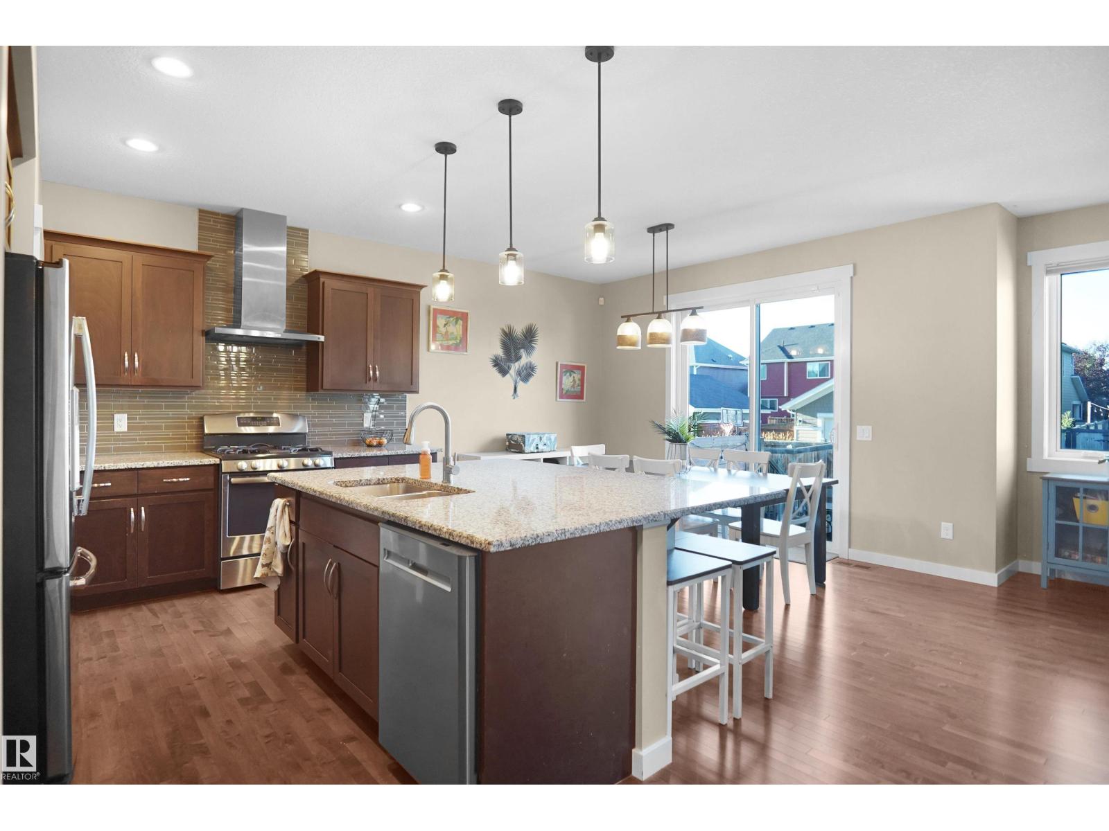 7812 18 Av Sw Property Photo 8