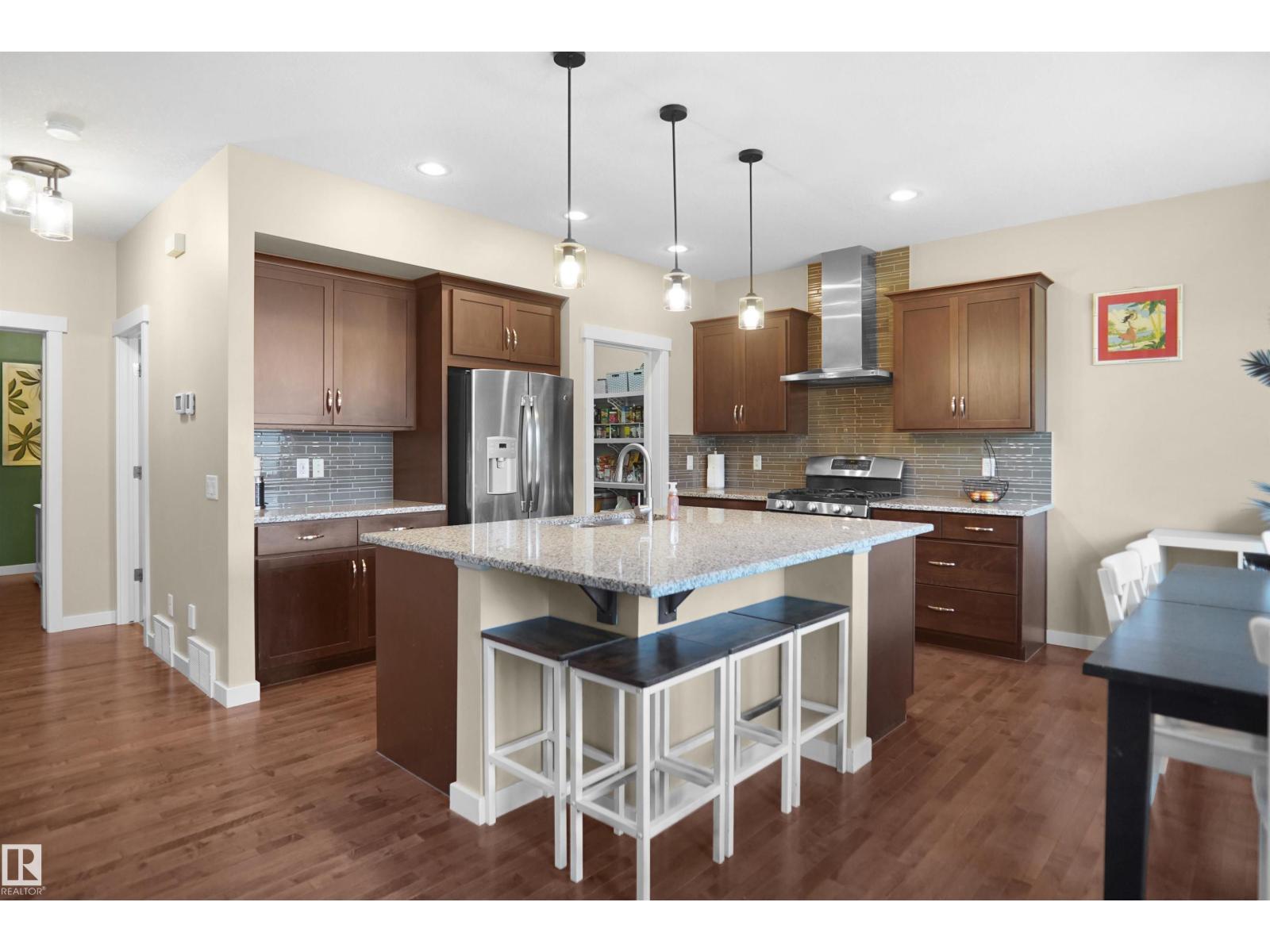 7812 18 Av Sw Property Photo 10