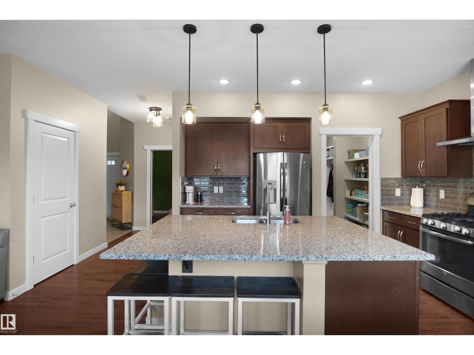 7812 18 Av Sw Property Photo 11