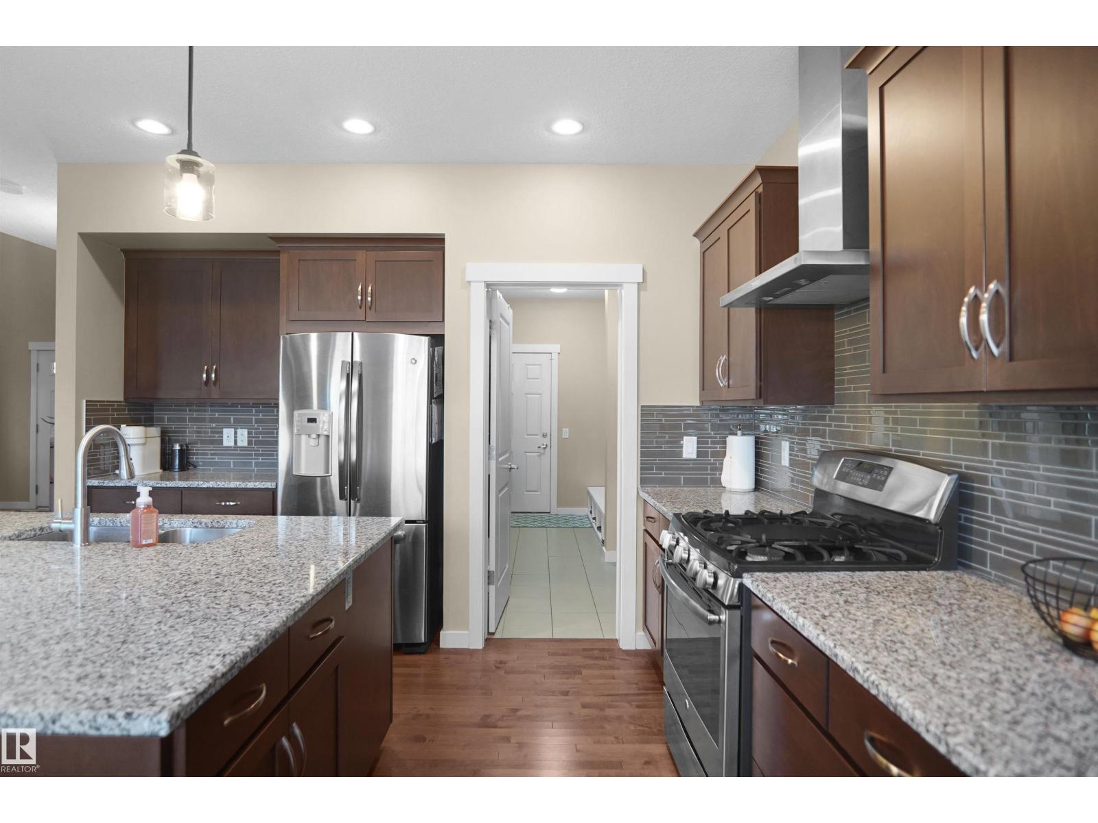 7812 18 Av Sw Property Photo 12