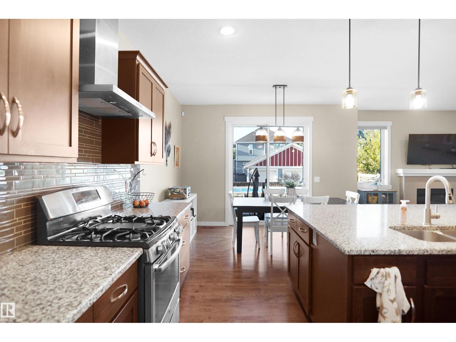 7812 18 Av Sw Property Photo 16