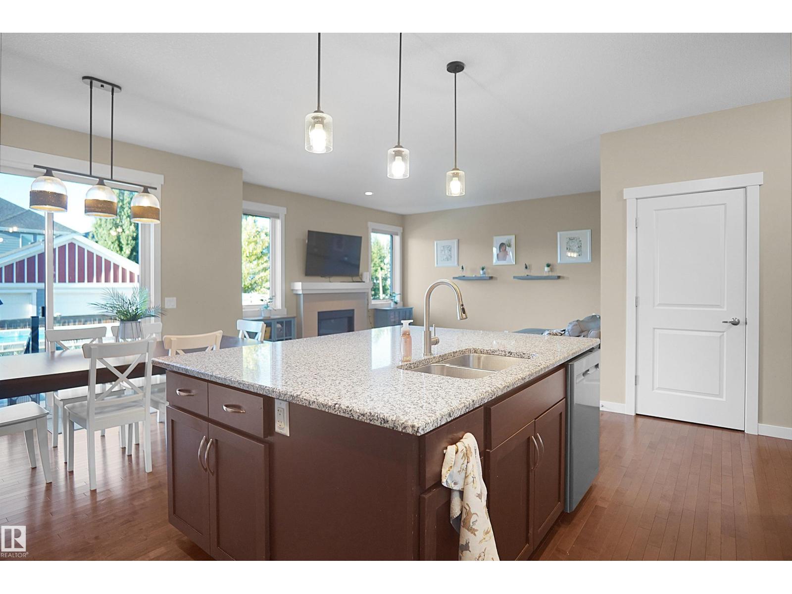 7812 18 Av Sw Property Photo 17