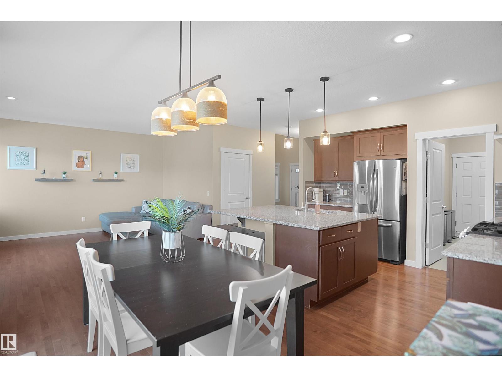 7812 18 Av Sw Property Photo 19