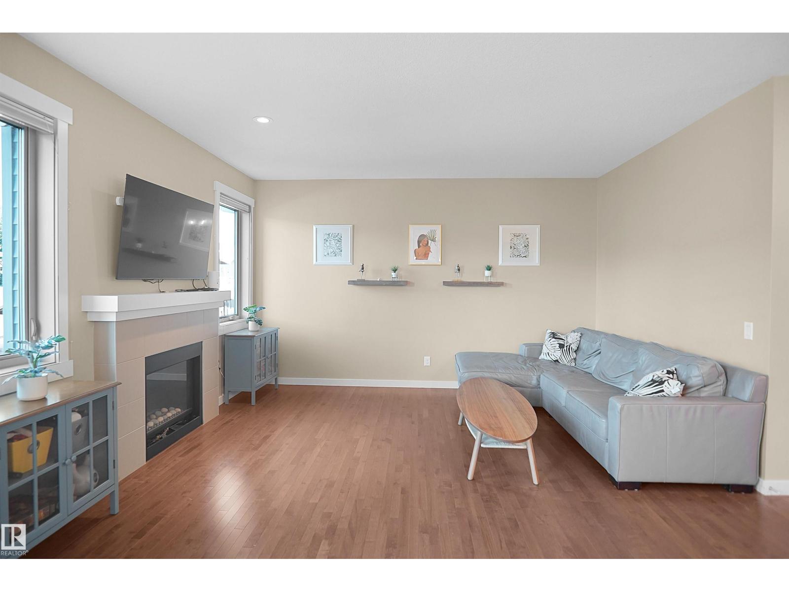 7812 18 Av Sw Property Photo 20