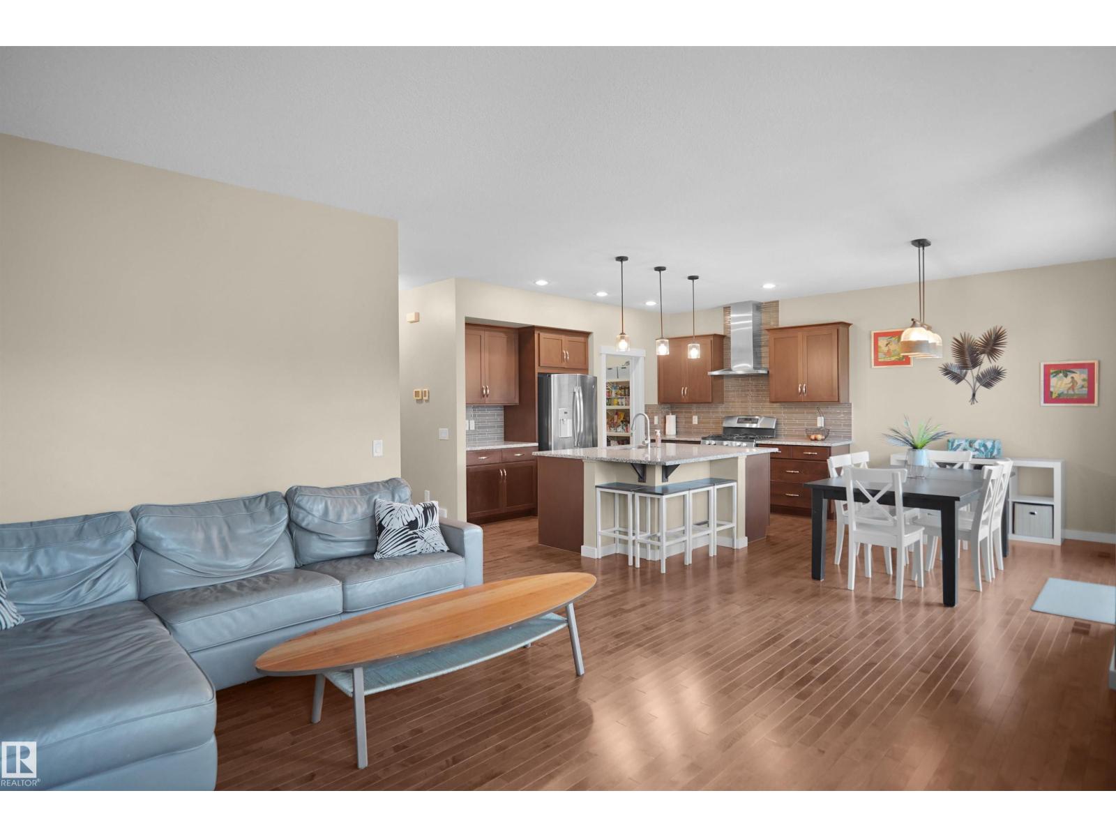 7812 18 Av Sw Property Photo 22