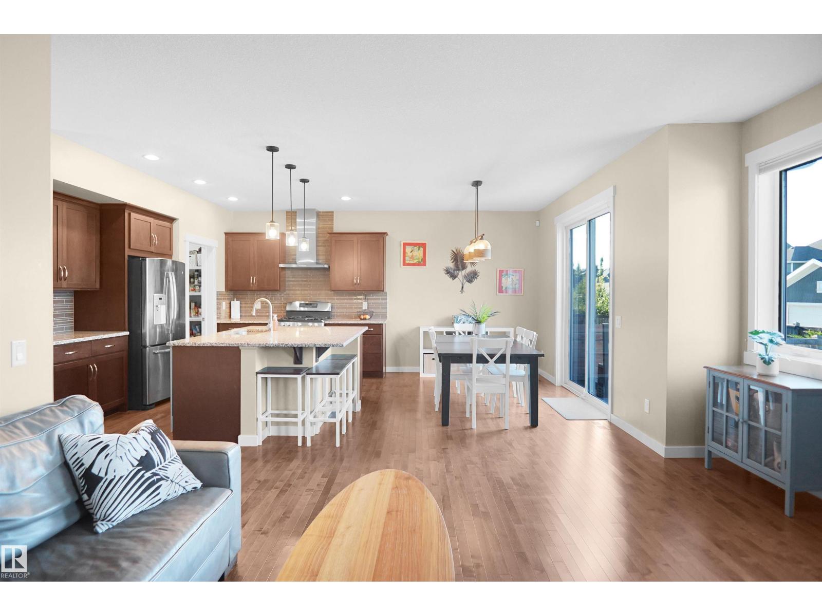 7812 18 Av Sw Property Photo 23