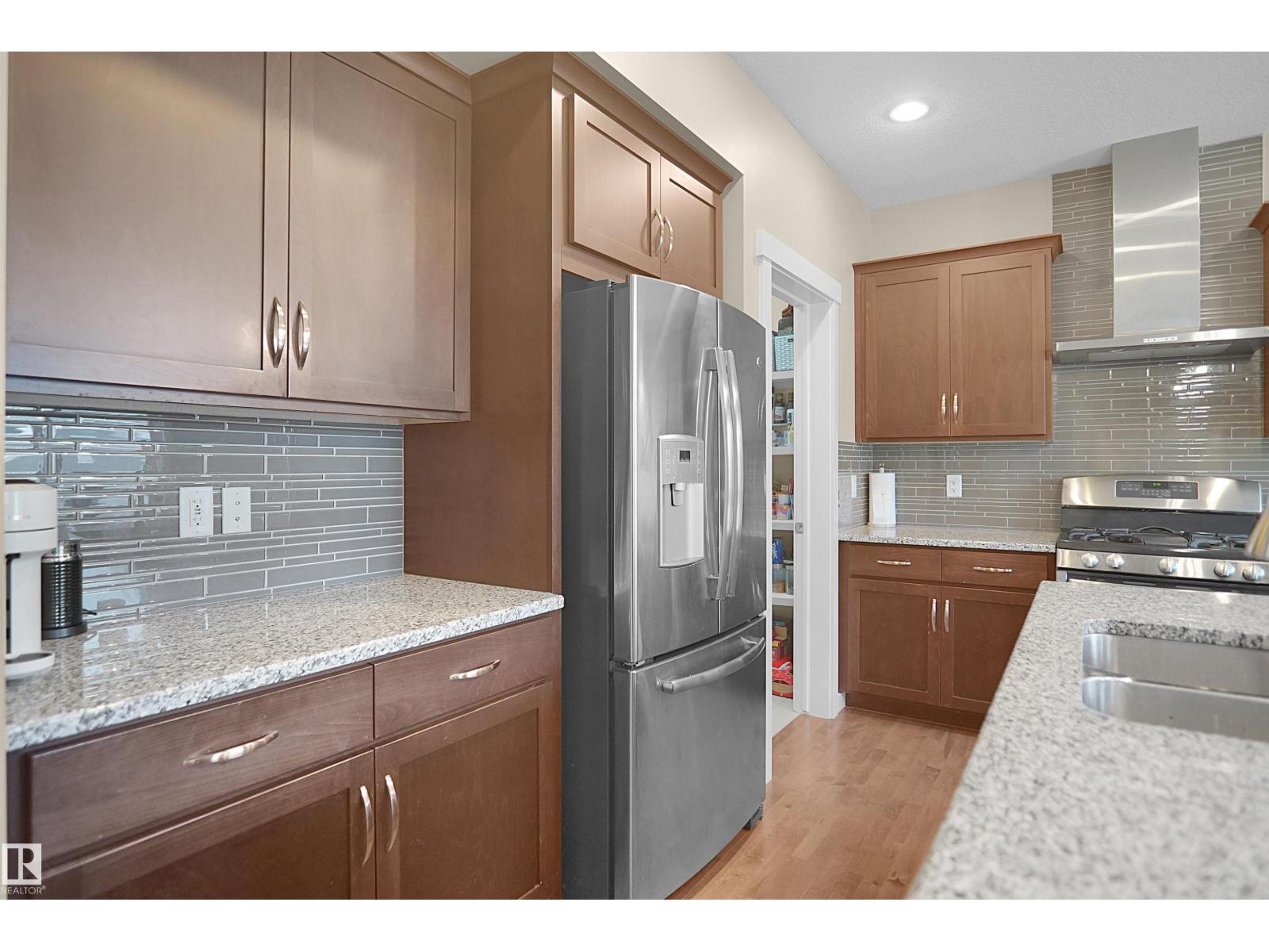 7812 18 Av Sw Property Photo 26