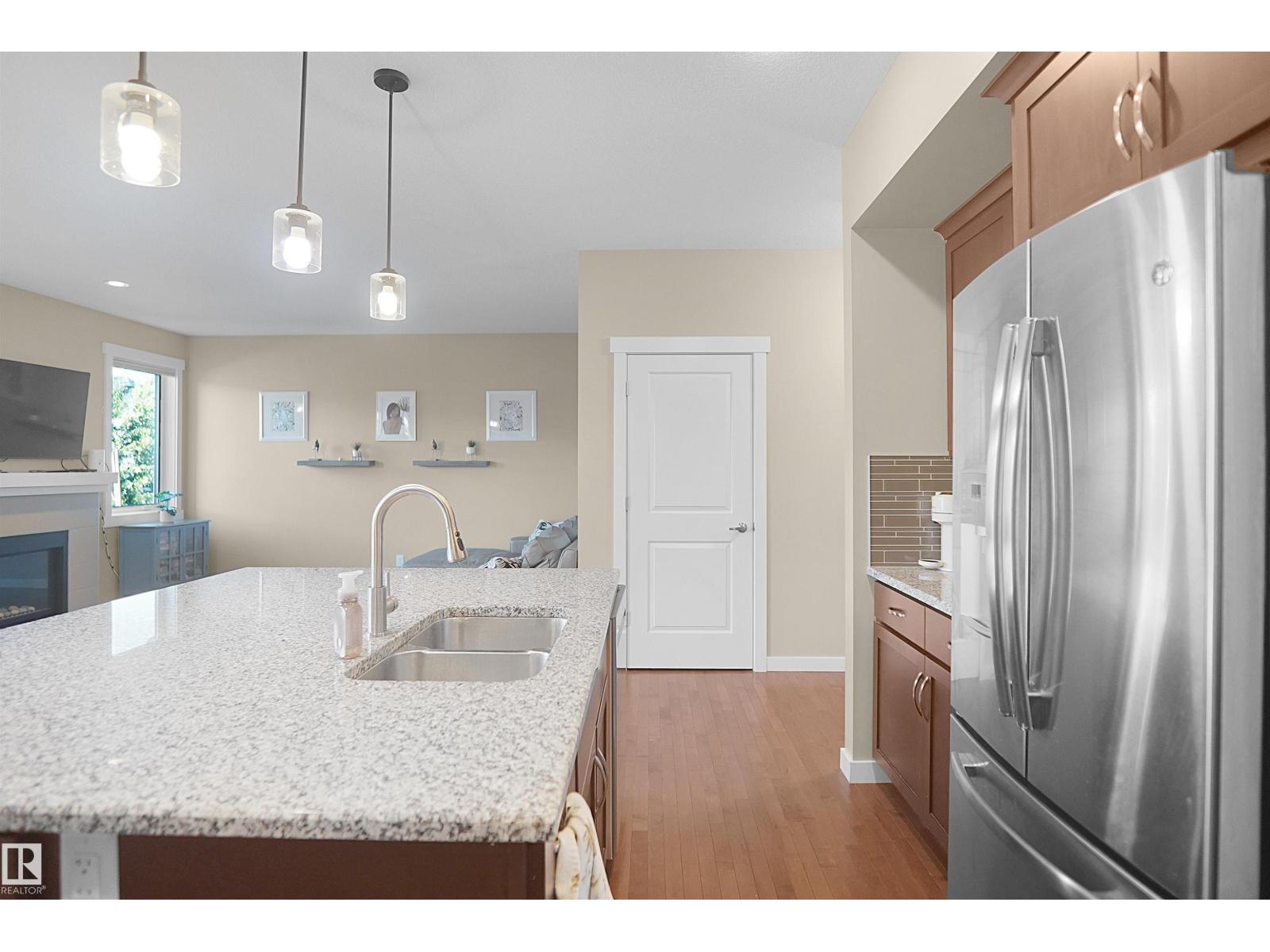 7812 18 Av Sw Property Photo 27