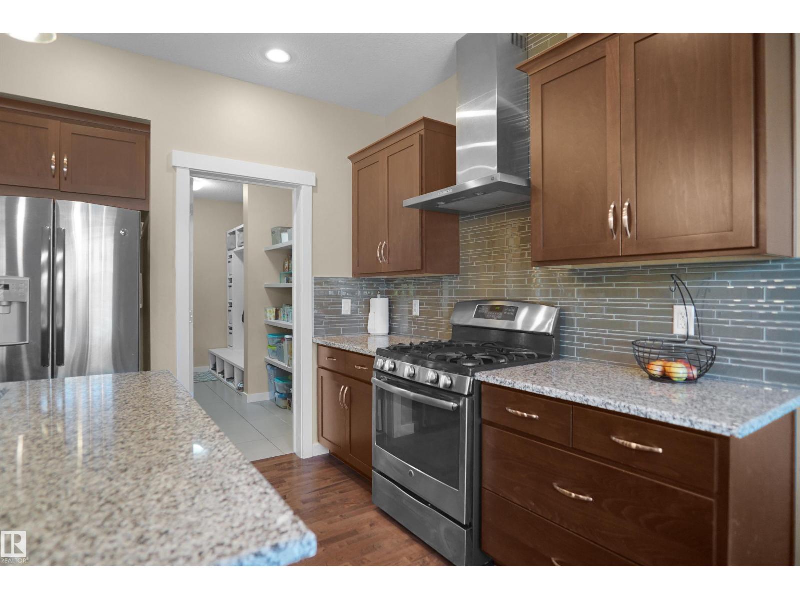 7812 18 Av Sw Property Photo 29