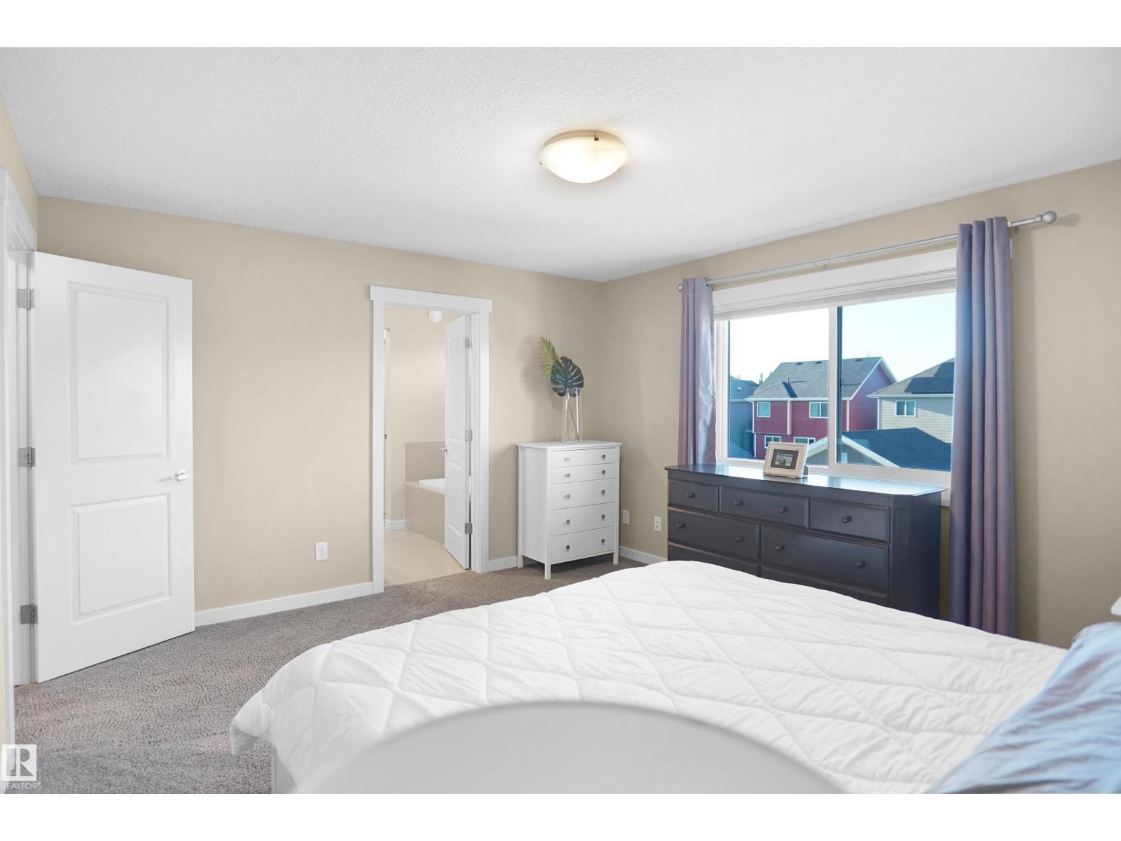 7812 18 Av Sw Property Photo 36