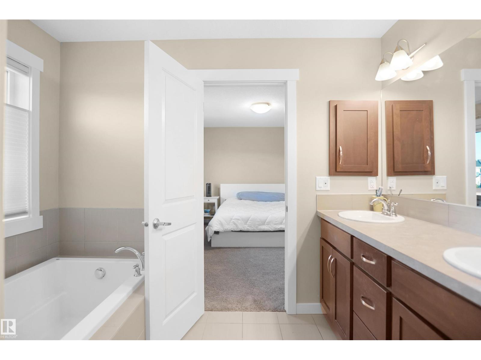 7812 18 Av Sw Property Photo 39