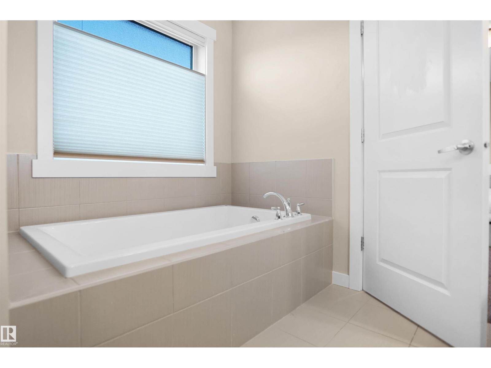 7812 18 Av Sw Property Photo 40