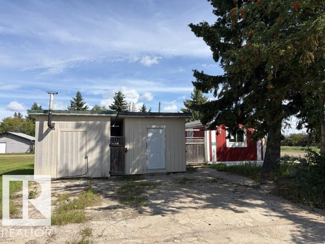 4801 50 St Property Photo 2