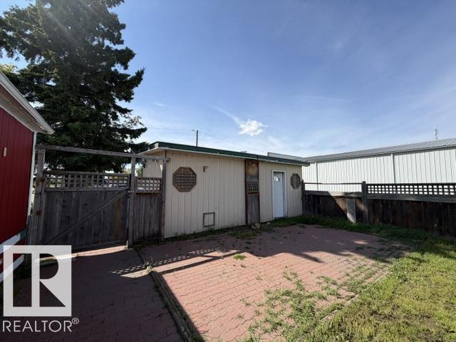 4801 50 St Property Photo 3