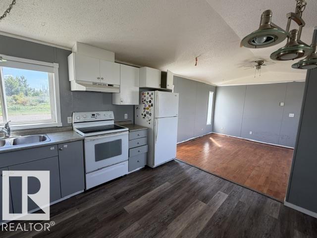4801 50 St Property Photo 4