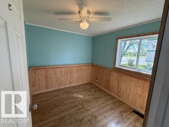 4801 50 St Property Photo 8