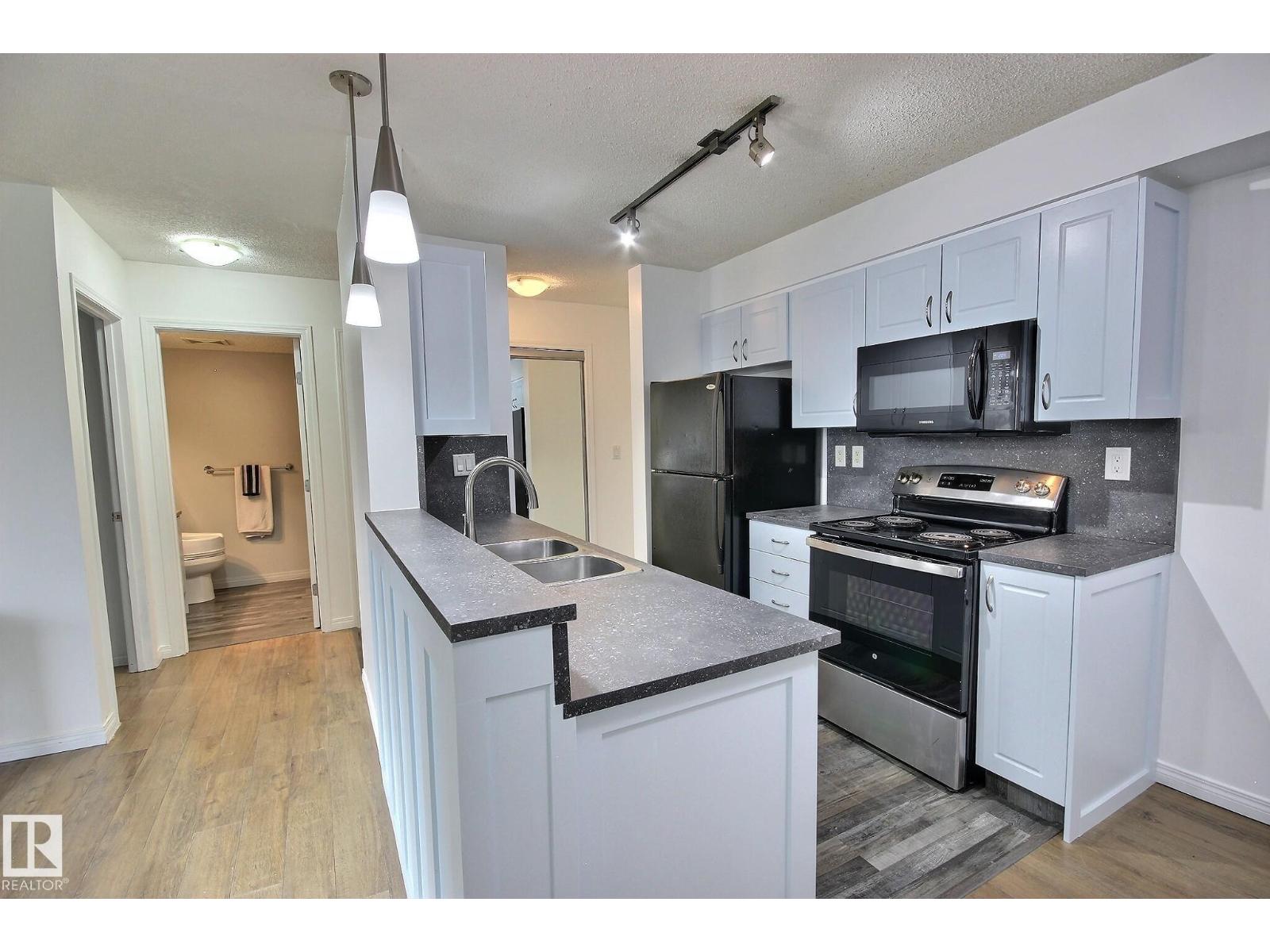 #105 13907 136 ST NW Property Photo 1